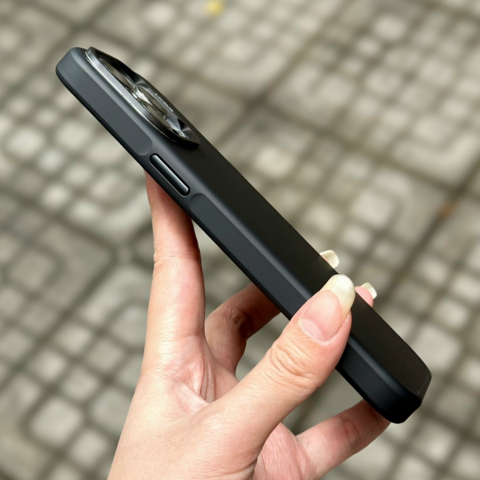 Ốp lưng dành cho iPhone 15 Pro max / 14 Promax / 13 Pro Max vân carbon hiệu Likgus Carbon Synthetic Fiber - Hàng chính hãng