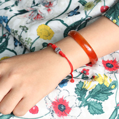 Vòng Kết Dây Đỏ Charm Hoa Bạc 4 Cạnh Ngọc Quý Gemstones GA1