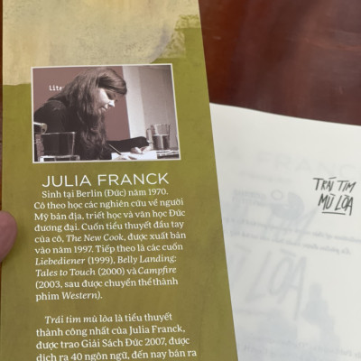 TRÁI TIM MÙ LÒA – Julia Franck -