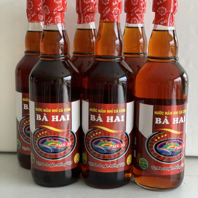 Thùng Nước Mắm Nhĩ Cá Cơm Loại 1 Bà Hai MS35 ( 6 thuỷ tinh x 500ml )