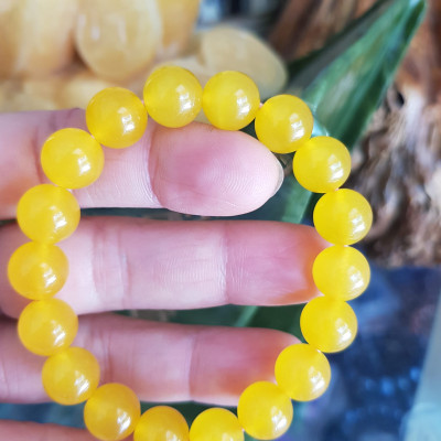 Chiếc Vòng tay đá mã não vàng anh tươi quá đẹp Size hạt 10mm Nữ mệnh kim thổ thủy đeo Vòng vàng anh này người lớn trẻ em nhỏ đeo được hết ạ rất là xinh xắn luôn