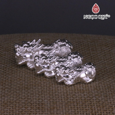 Charm bạc tỳ hưu họa tiết xỏ ngang  - Ngọc Quý Gemstones