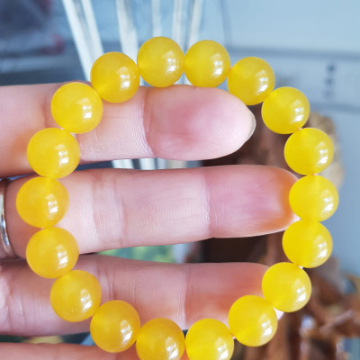 Chiếc Vòng tay đá mã não vàng anh tươi quá đẹp Size hạt 10mm Nữ mệnh kim thổ thủy đeo Vòng vàng anh này người lớn trẻ em nhỏ đeo được hết ạ rất là xinh xắn luôn