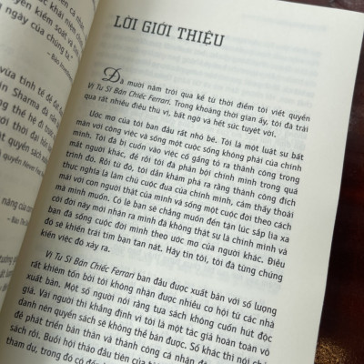 (#1 WorldWide Bestseller) VỊ TU SĨ BÁN CHIẾC FERRARI - Robin Sharma - Thanh Thảo dịch – First News - bìa mềm