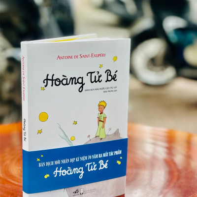 BÌA CỨNG KỶ NIỆM IN 500c – HOÀNG TỬ BÉ – MINH HỌA MÀU CỦA TÁC GIẢ ANTOINE DE SAINT-EXUPÉRY – BẢN DỊCH MỚI KỶ NIỆM 70 NĂM RA MẮT TÁC PHẨM – TRÁC PHONG DỊCH – NHÃ NAM PHÁT HÀNH