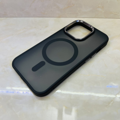 Ốp lưng dành cho iPhone 14 Pro Filada nam châm lưng nhám viền đen- Hàng chính hãng