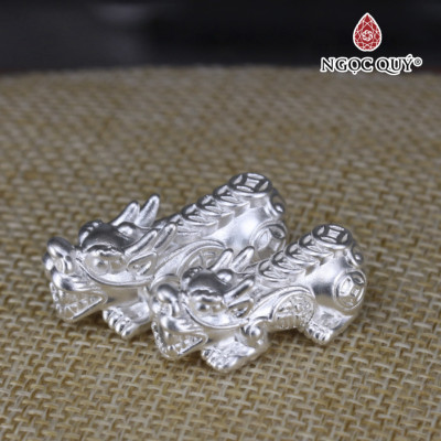 Charm bạc tỳ hưu xỏ ngang - Ngọc Quý Gemstones