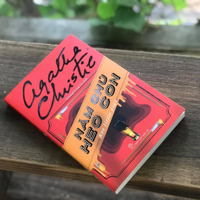 Sách Năm Chú Heo Con - Agatha Christie