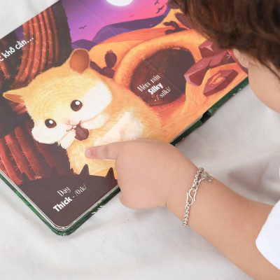 Touch And Feel - Sách Sờ Chạm Khám Phá - Thế Giới Động Vật - Một Ngày Giữa Thiên Nhiên