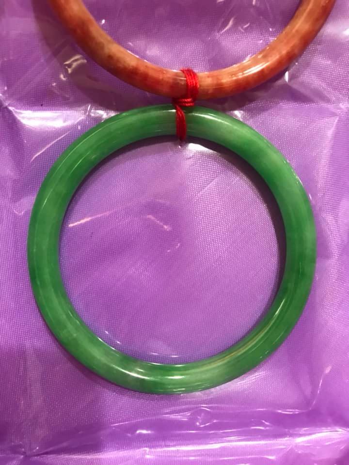 1 CHIẾC VÒNG ĐÁ CẨM THẠCH TRÒN MỎNG 48MM MÀU XANH LÁ TƯƠI SIZE VÒNG 48MM X BẢN MỎNG 6MM NỮ MỘC HỎA MẠNG 35KG-48KG