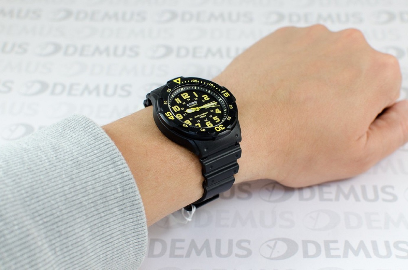Đồng hồ nam Casio dây nhựa MRW-200H-9BVDF (45mm)