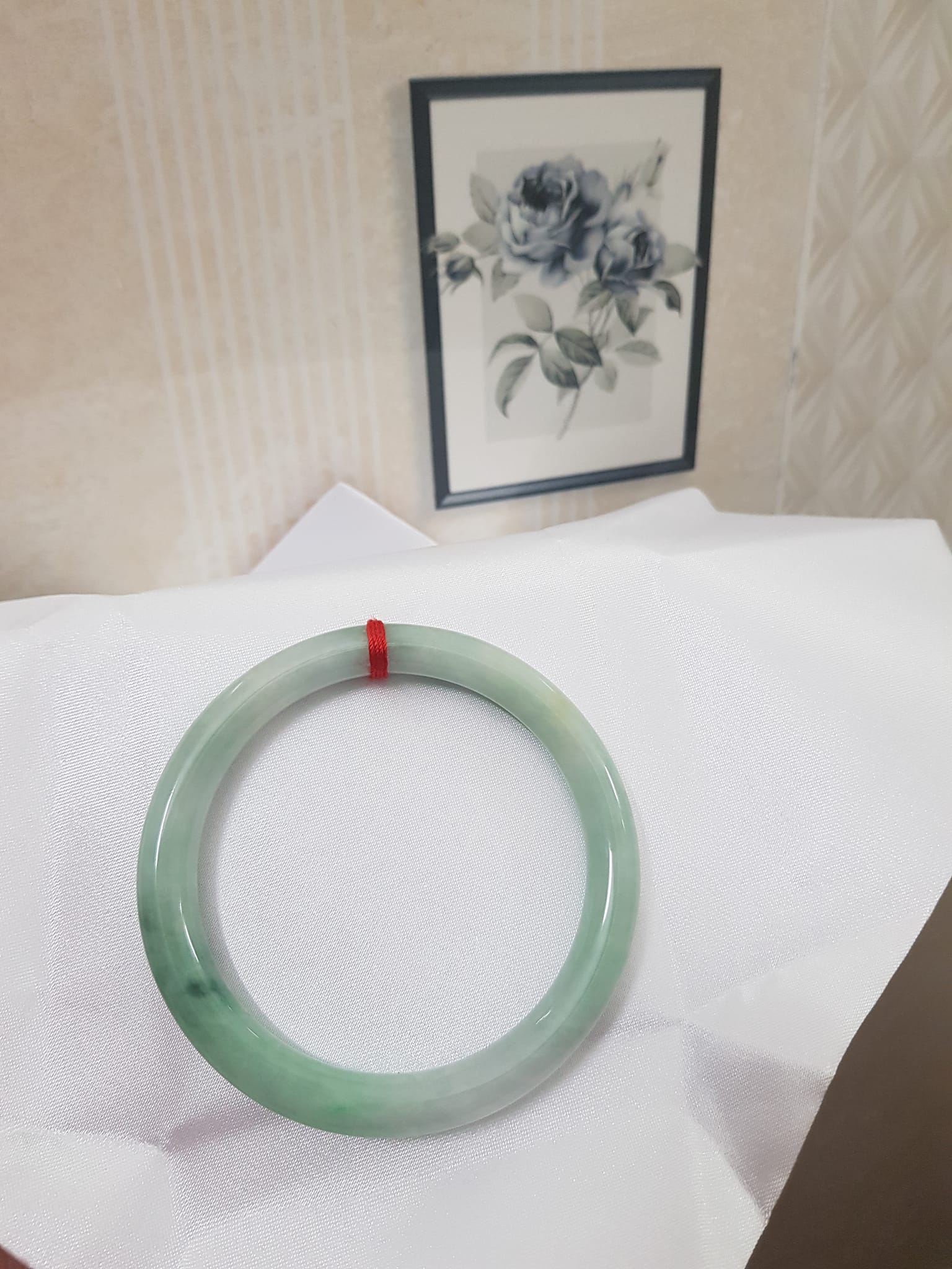 Vòng cẩm thạch Xanh Ngọc Mơ Đẹp 58mm x Dầy 8mm Chất liệu 100% đá cẩm thạch tự nhiên Màu xanh ngọc mơ nhẹ nhẹ bóng đẹp sang nữ 56kg - 68kg đeo đẹp ạ