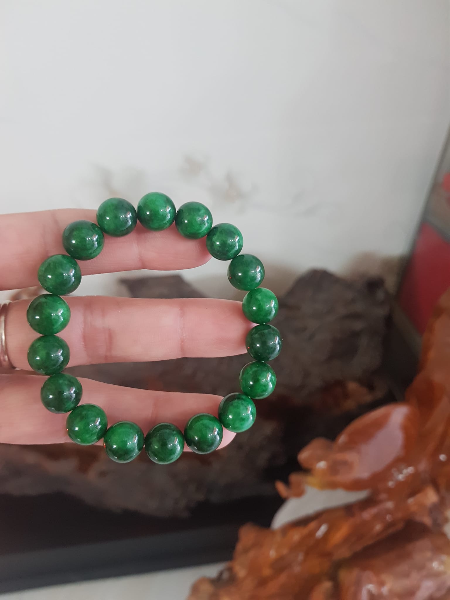 Vòng cẩm thạch xanh đậm rẻ đẹp Nữ mạng mộc mạng hỏa mạng thủy ạ Size vòng 10mm nữ đeo lên tay màu xanh hy vọng tươi sáng đẹp ạ