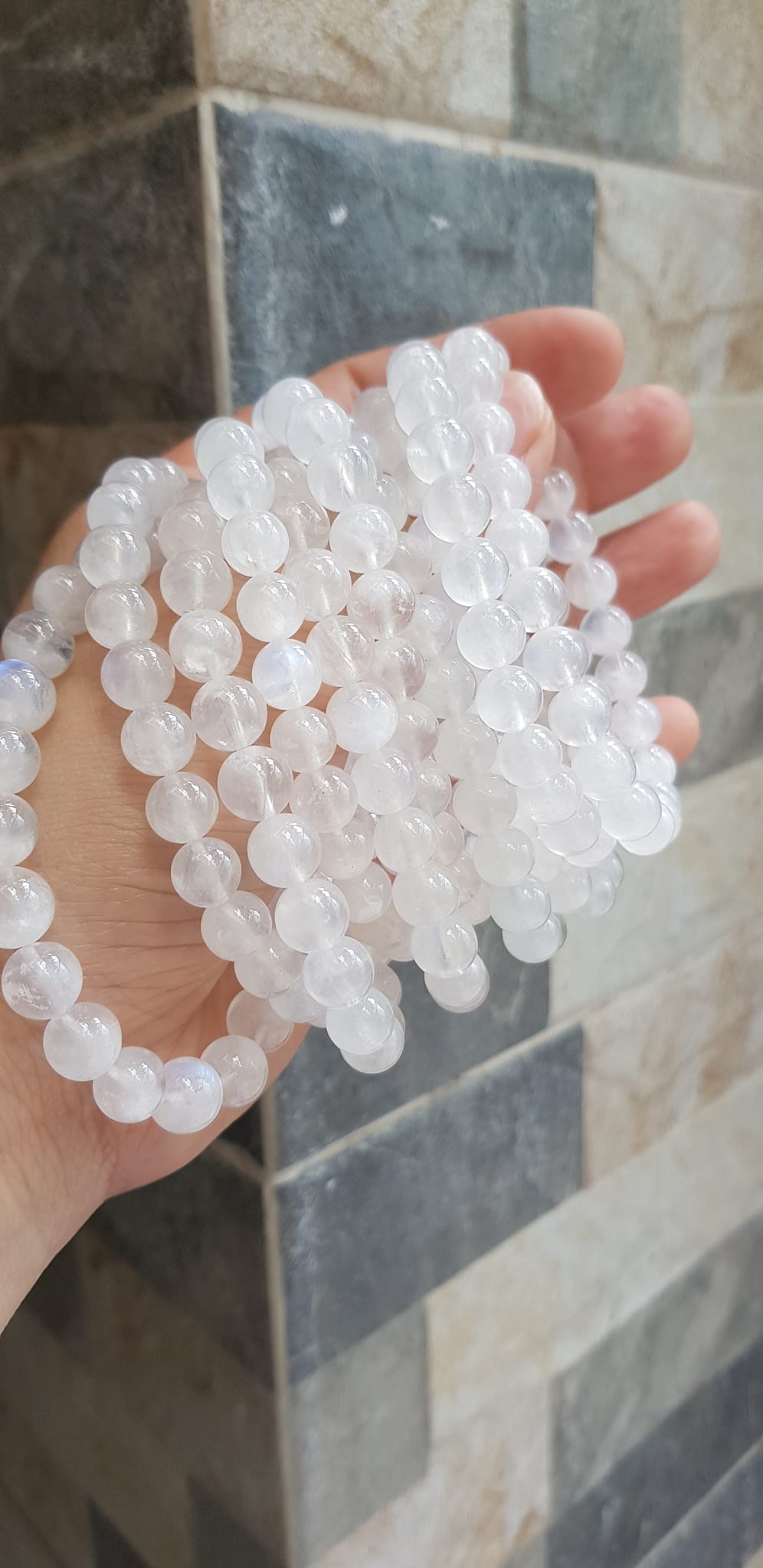 Vòng tay phong thuỷ may mắn moon trắng tự nhiên 8mm hay đá ánh trăng trắng trong bóng đẹp size vòng hạt 8mm màu trắng trong sáng tươi đẹp chuẩn hợp nữ mệnh kim mệnh thuỷ đeo ạ