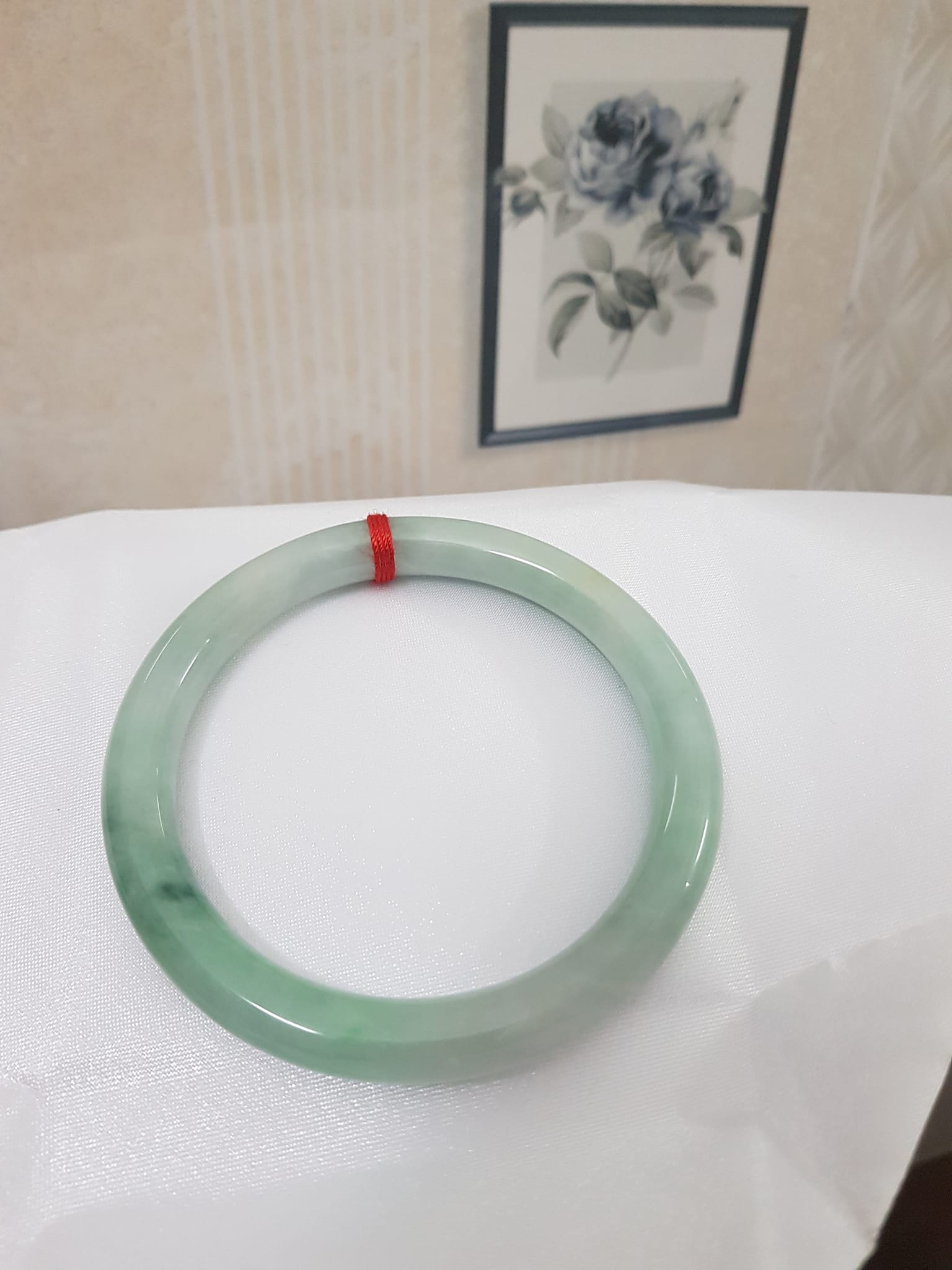 Vòng cẩm thạch Xanh Ngọc Mơ Đẹp 58mm x Dầy 8mm Chất liệu 100% đá cẩm thạch tự nhiên Màu xanh ngọc mơ nhẹ nhẹ bóng đẹp sang nữ 56kg - 68kg đeo đẹp ạ