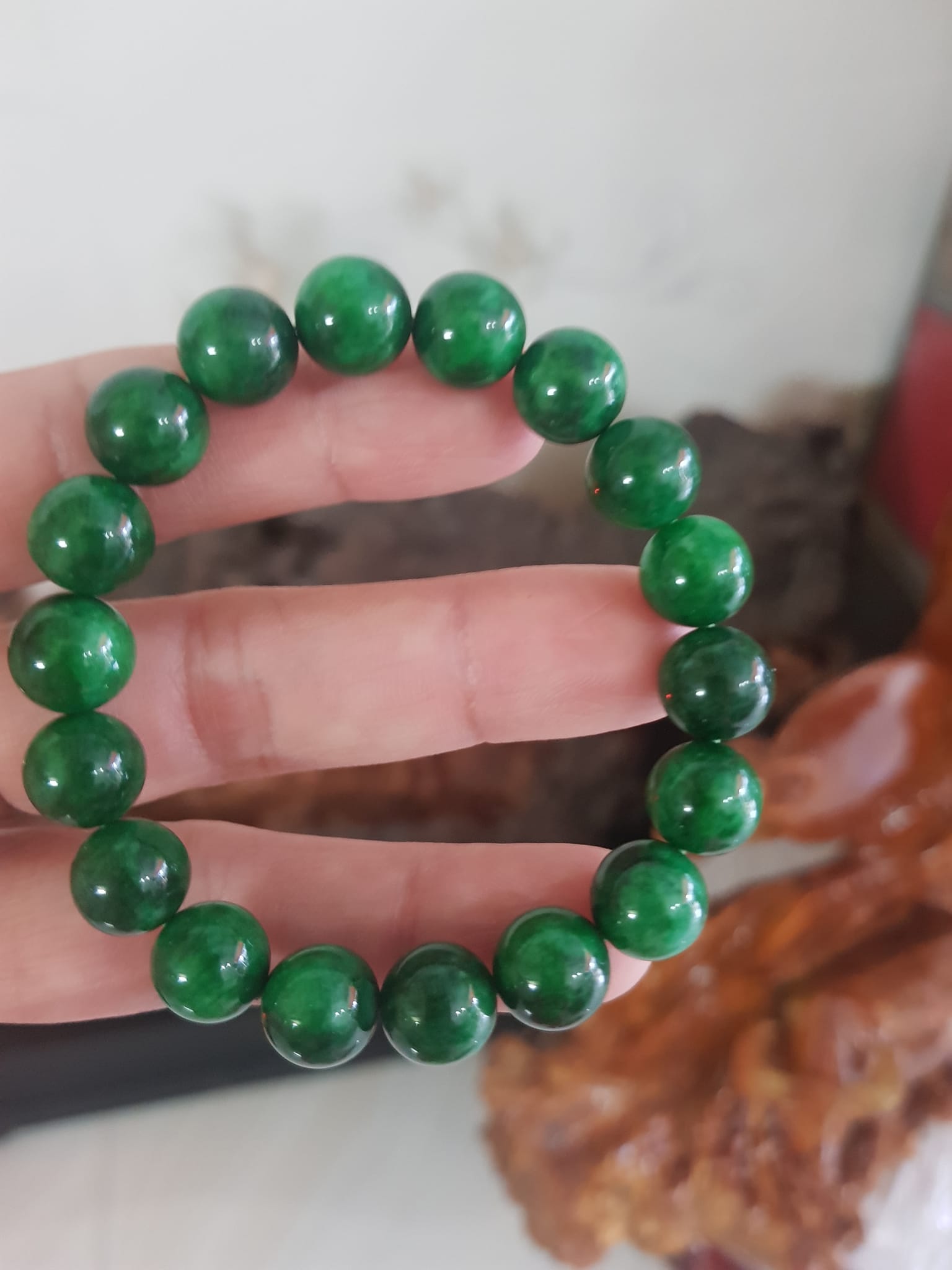 Vòng cẩm thạch xanh đậm rẻ đẹp Nữ mạng mộc mạng hỏa mạng thủy ạ Size vòng 10mm nữ đeo lên tay màu xanh hy vọng tươi sáng đẹp ạ