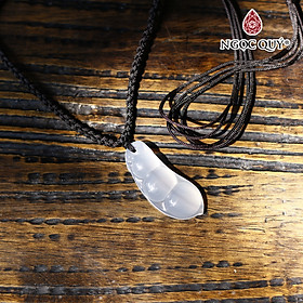 Mặt dây chuyền hạt đậu đá mã não trắng 3.6x1.4cm mệnh thủy, kim - Ngọc Quý Gemstones