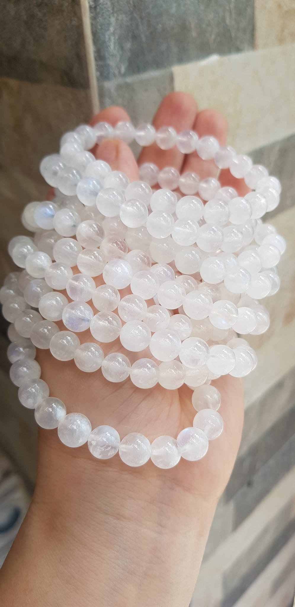 Vòng tay phong thuỷ may mắn moon trắng tự nhiên 8mm hay đá ánh trăng trắng trong bóng đẹp size vòng hạt 8mm màu trắng trong sáng tươi đẹp chuẩn hợp nữ mệnh kim mệnh thuỷ đeo ạ