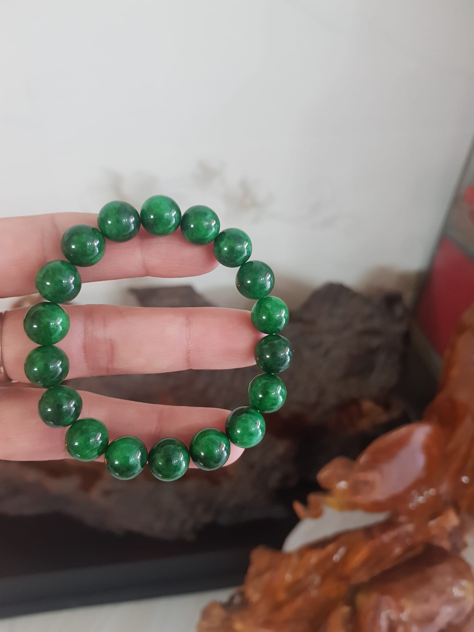 Vòng cẩm thạch xanh đậm rẻ đẹp Nữ mạng mộc mạng hỏa mạng thủy ạ Size vòng 10mm nữ đeo lên tay màu xanh hy vọng tươi sáng đẹp ạ