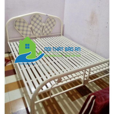 Giường sắt  1m8 x 2m màu đỏ