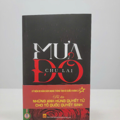 Mưa Đỏ - Nhà văn Chu Lai (Kỷ niệm 80 năm Cách Mạng Tháng Tám và Quốc Khánh 2/9: Tri Ân Những Anh Hùng Quyết Tử Cho Tổ Quốc Quyết Sinh) - Vietnambook