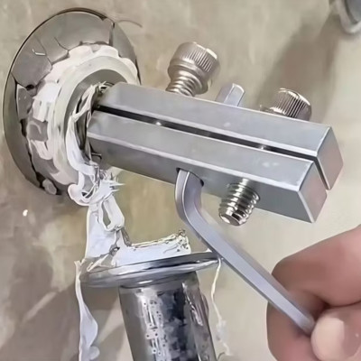 THIẾT BỊ DỤNG CỤ THÁO CÁC REN ỐNG NƯỚC BỊ GÃY THÔNG MINH CHO MỌI GIA ĐÌNH 