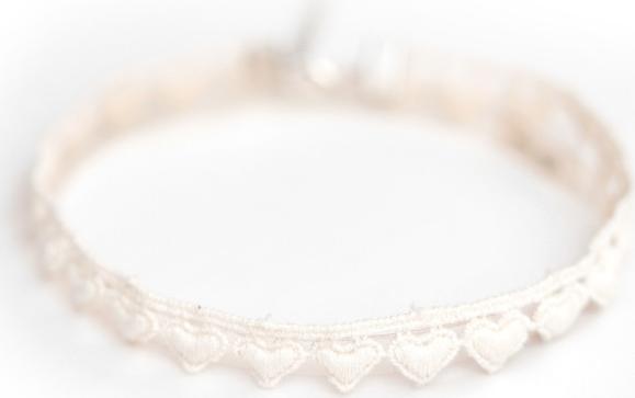 Vòng cổ choker tattoo tim trắng V65