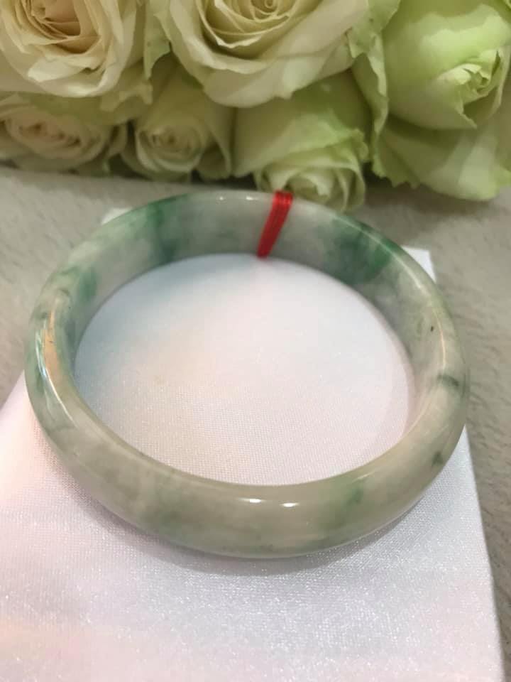 VÒNG NAM ĐÁ CẨM THẠCH TỰ NHIÊN BẢN HẸ LÝ A SỊN 61MM CAO 13,9MM MÀU TRẮNG TRONG XANH LÁ VÂN NAM 70KG TỚI 85KG