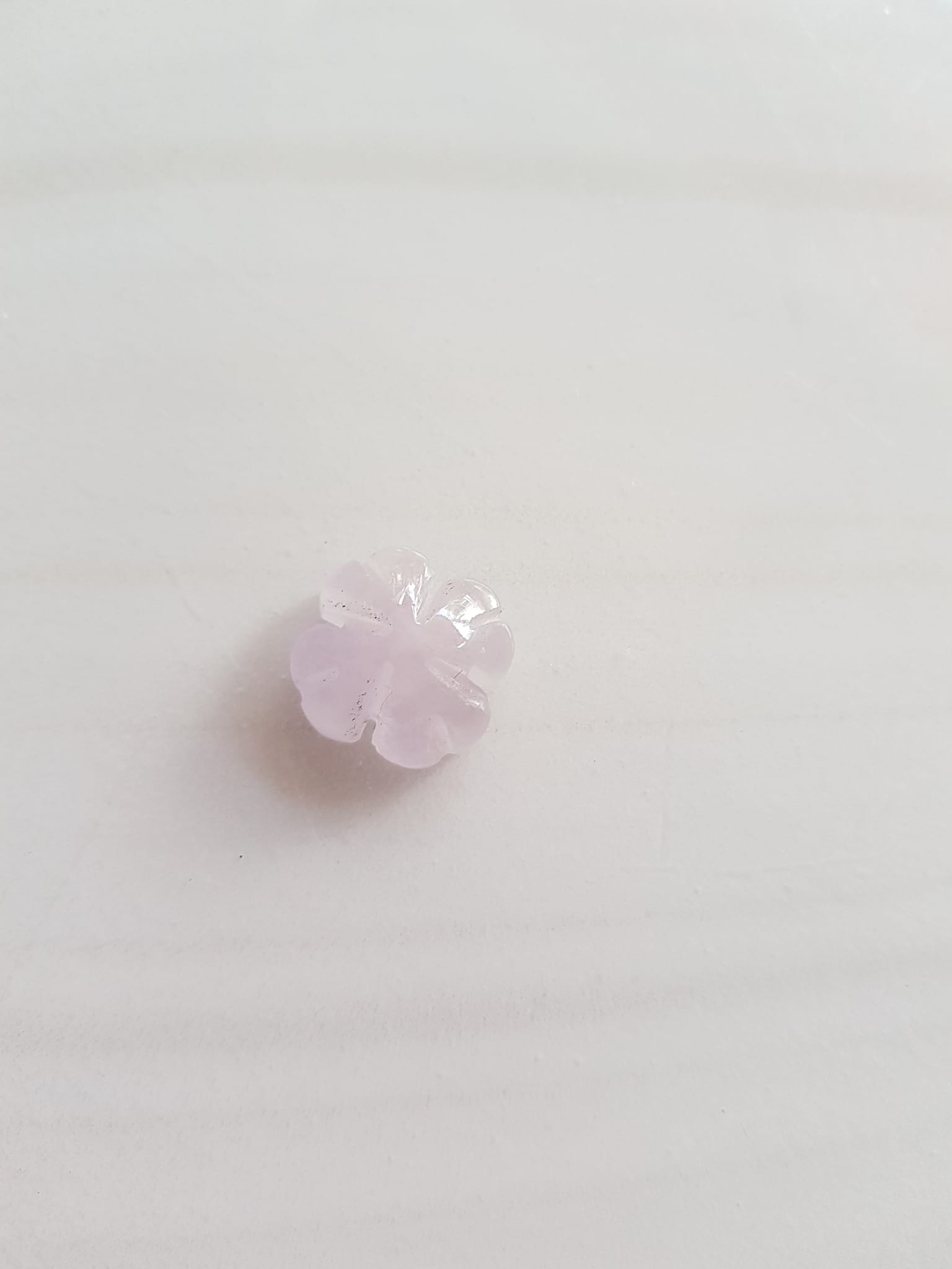 Trang sức phối vòng tay Bông Hoa Cỏ 4 Lá Màu TRẮNG BÓNG TÍM NHẸ đẹp Size bông 14mm x 6mm x lỗ đk 2mm Nữ phối với Vòng đeo tay, làm mặt dây chuyền, mặt nhẫn đeo ạ