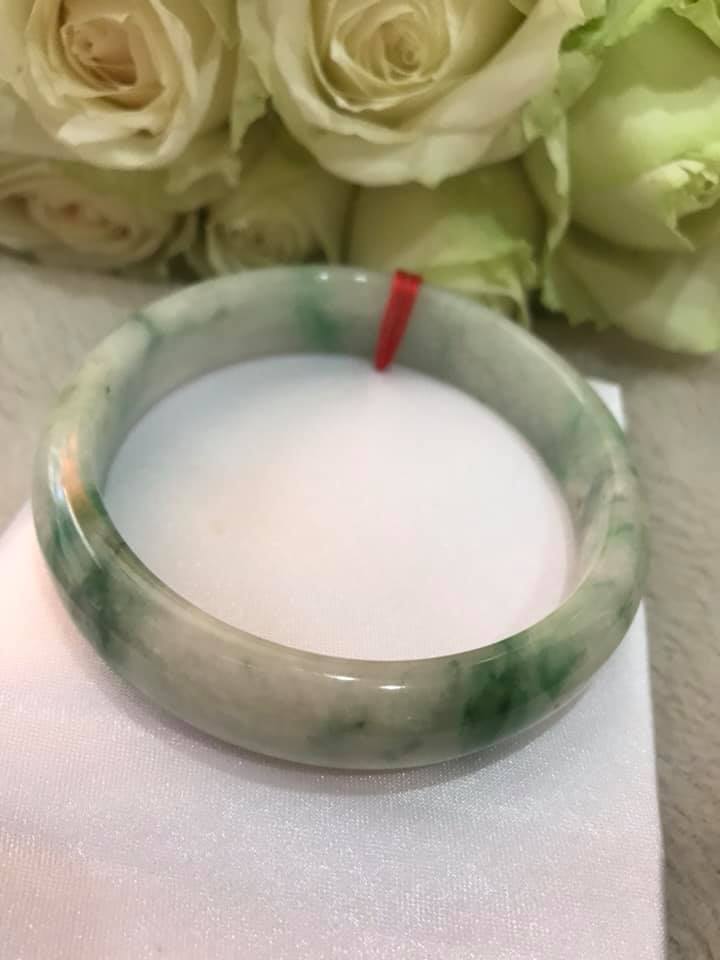 VÒNG NAM ĐÁ CẨM THẠCH TỰ NHIÊN BẢN HẸ LÝ A SỊN 61MM CAO 13,9MM MÀU TRẮNG TRONG XANH LÁ VÂN NAM 70KG TỚI 85KG