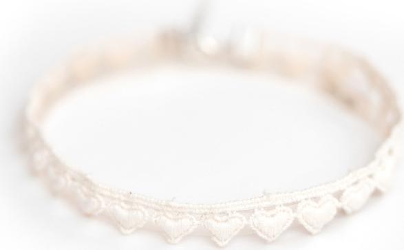 Vòng cổ choker tattoo tim trắng V65