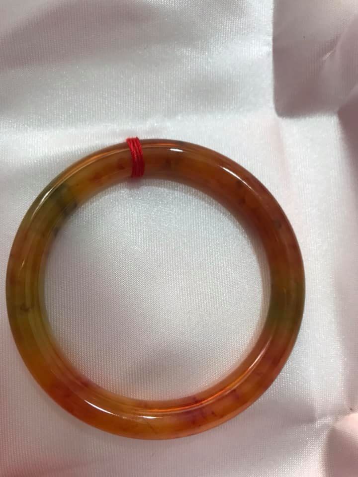 Vòng tay đá cẩm thạch tứ quý bóng đẹp 50mm màu cam vàng chanh bông đỏ đỏ rất xinh Size vòng 50mm x dầy 8mm Vòng đẹp lạ xinh nữ 50kg-55kg ạ