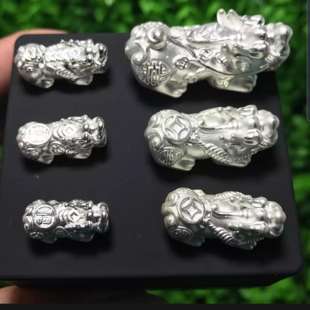 Charm Tỳ hưu bằng bạc dùng để mix vòng phong thuỷ