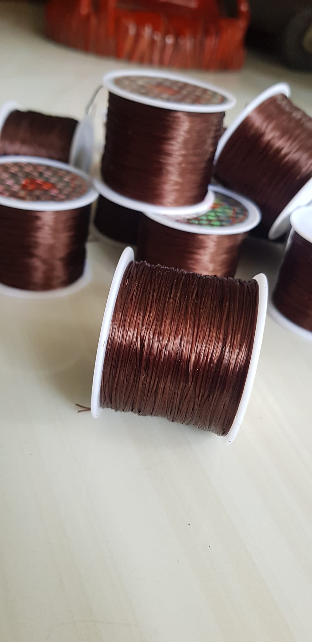 Cuộn Dây Thun CO GIÃN màu Nâu chuyên xỏ vòng đeo tay hạt chuỗi Dây này là dây thun chuyên xỏ vòng chuỗi màu Nâu, có đủ màu Anh Chị đang đeo chuỗi muốn thay dây khác cho vòng thì đặt cuộn Thun chỉ này nhé