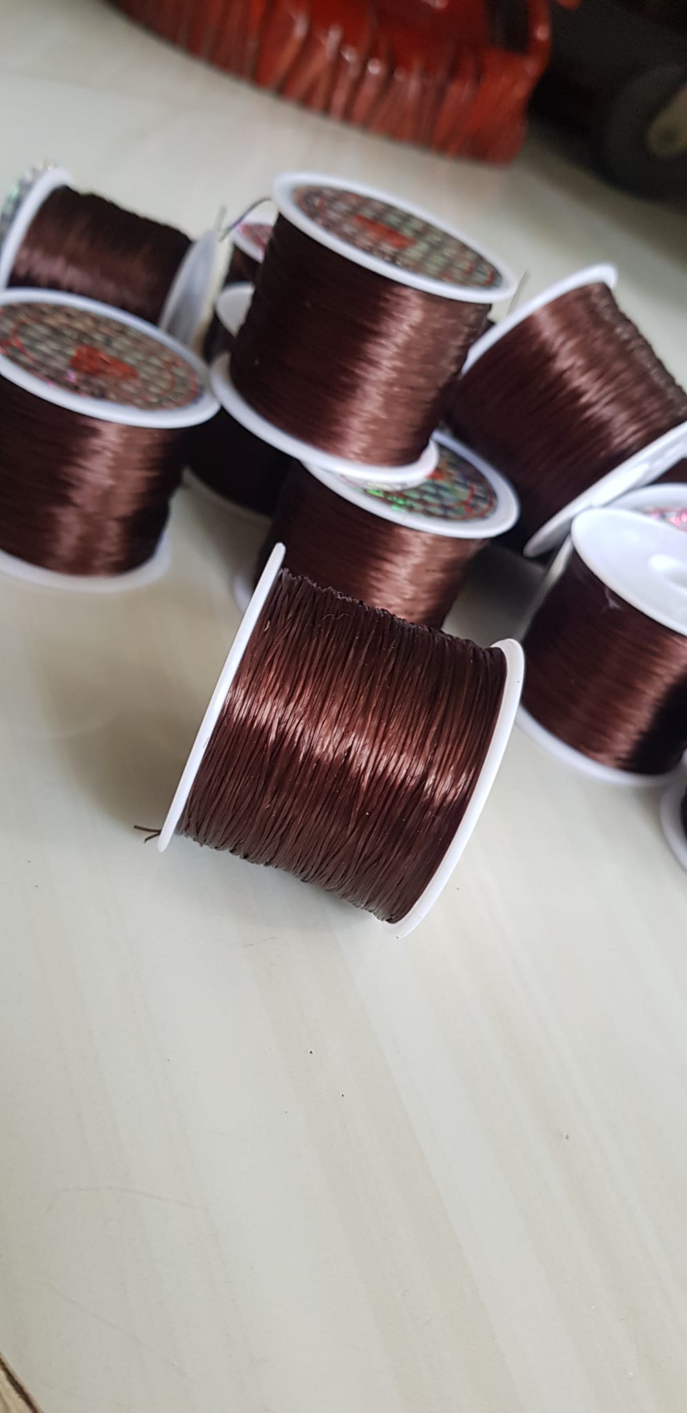 Cuộn Dây Thun CO GIÃN màu Nâu chuyên xỏ vòng đeo tay hạt chuỗi Dây này là dây thun chuyên xỏ vòng chuỗi màu Nâu, có đủ màu Anh Chị đang đeo chuỗi muốn thay dây khác cho vòng thì đặt cuộn Thun chỉ này nhé