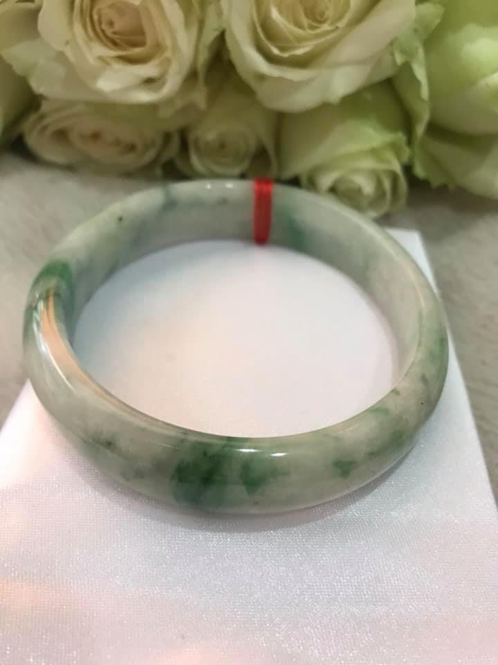 VÒNG NAM ĐÁ CẨM THẠCH TỰ NHIÊN BẢN HẸ LÝ A SỊN 61MM CAO 13,9MM MÀU TRẮNG TRONG XANH LÁ VÂN NAM 70KG TỚI 85KG