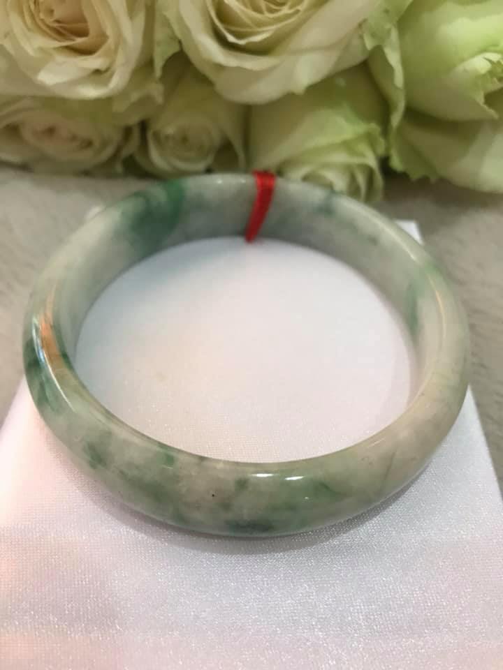 VÒNG NAM ĐÁ CẨM THẠCH TỰ NHIÊN BẢN HẸ LÝ A SỊN 61MM CAO 13,9MM MÀU TRẮNG TRONG XANH LÁ VÂN NAM 70KG TỚI 85KG