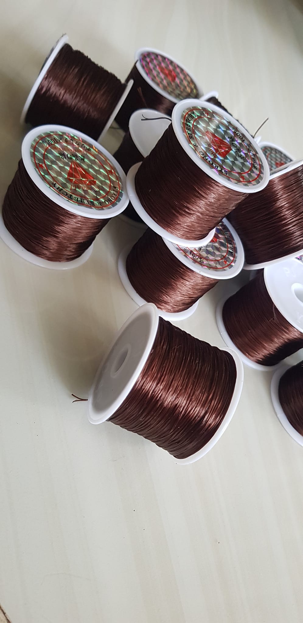 Cuộn Dây Thun CO GIÃN màu Nâu chuyên xỏ vòng đeo tay hạt chuỗi Dây này là dây thun chuyên xỏ vòng chuỗi màu Nâu, có đủ màu Anh Chị đang đeo chuỗi muốn thay dây khác cho vòng thì đặt cuộn Thun chỉ này nhé