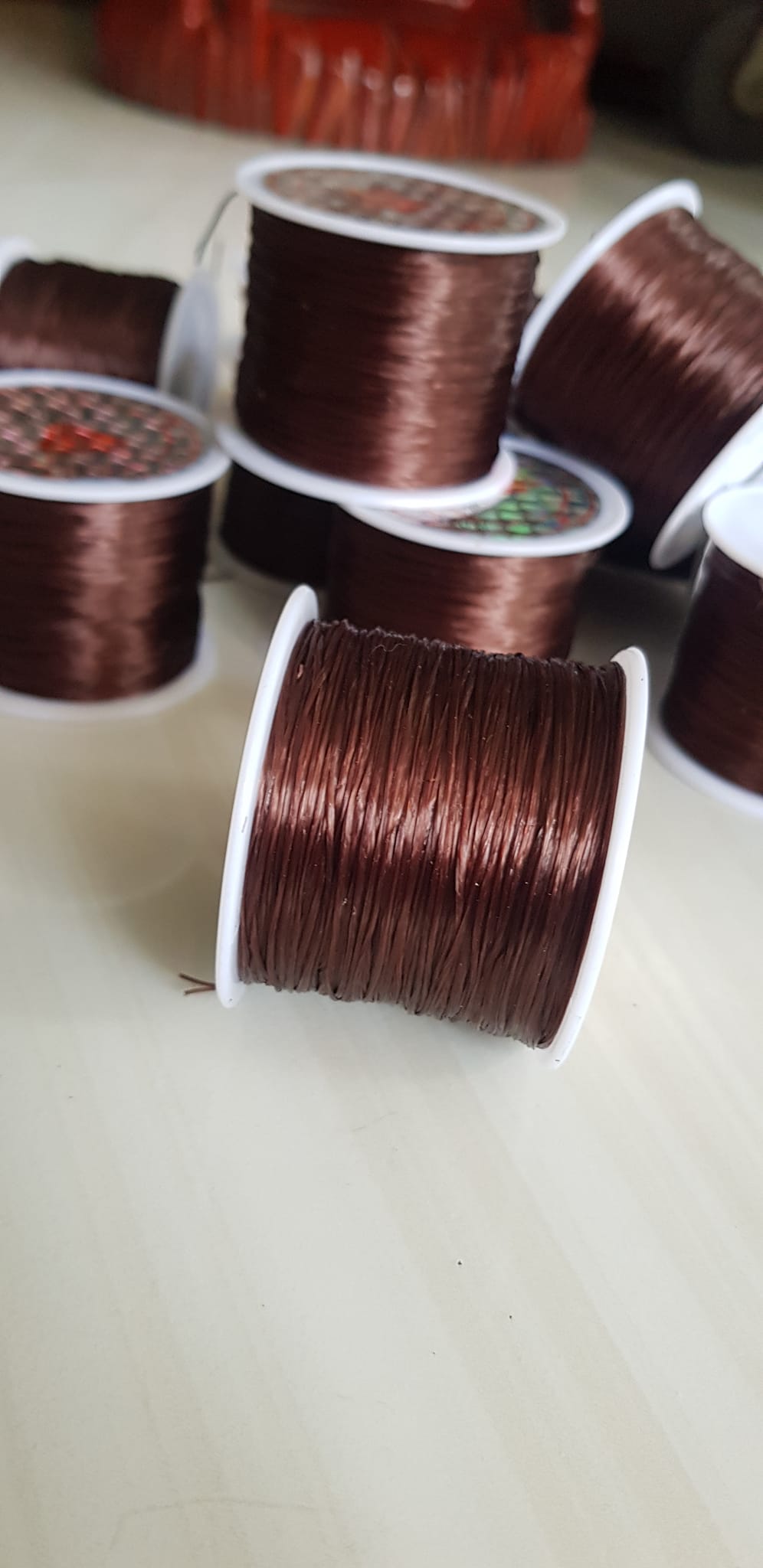 Cuộn Dây Thun CO GIÃN màu Nâu chuyên xỏ vòng đeo tay hạt chuỗi Dây này là dây thun chuyên xỏ vòng chuỗi màu Nâu, có đủ màu Anh Chị đang đeo chuỗi muốn thay dây khác cho vòng thì đặt cuộn Thun chỉ này nhé