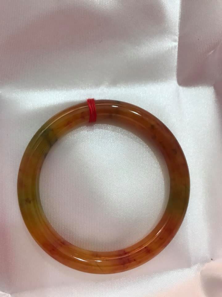 Vòng tay đá cẩm thạch tứ quý bóng đẹp 50mm màu cam vàng chanh bông đỏ đỏ rất xinh Size vòng 50mm x dầy 8mm Vòng đẹp lạ xinh nữ 50kg-55kg ạ