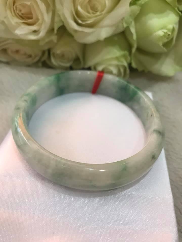 VÒNG NAM ĐÁ CẨM THẠCH TỰ NHIÊN BẢN HẸ LÝ A SỊN 61MM CAO 13,9MM MÀU TRẮNG TRONG XANH LÁ VÂN NAM 70KG TỚI 85KG