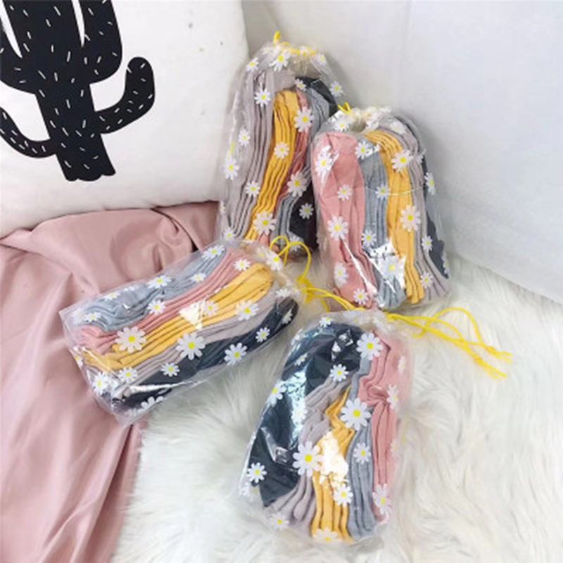 Combo 10 đôi tất hoa cúc , gấu nữ ,cổ ngắn nhiều màu dễ thương vải cotton , khử mùi , kháng khuẩn kèm túi dây rút xinh xắn cute cho phái nữ