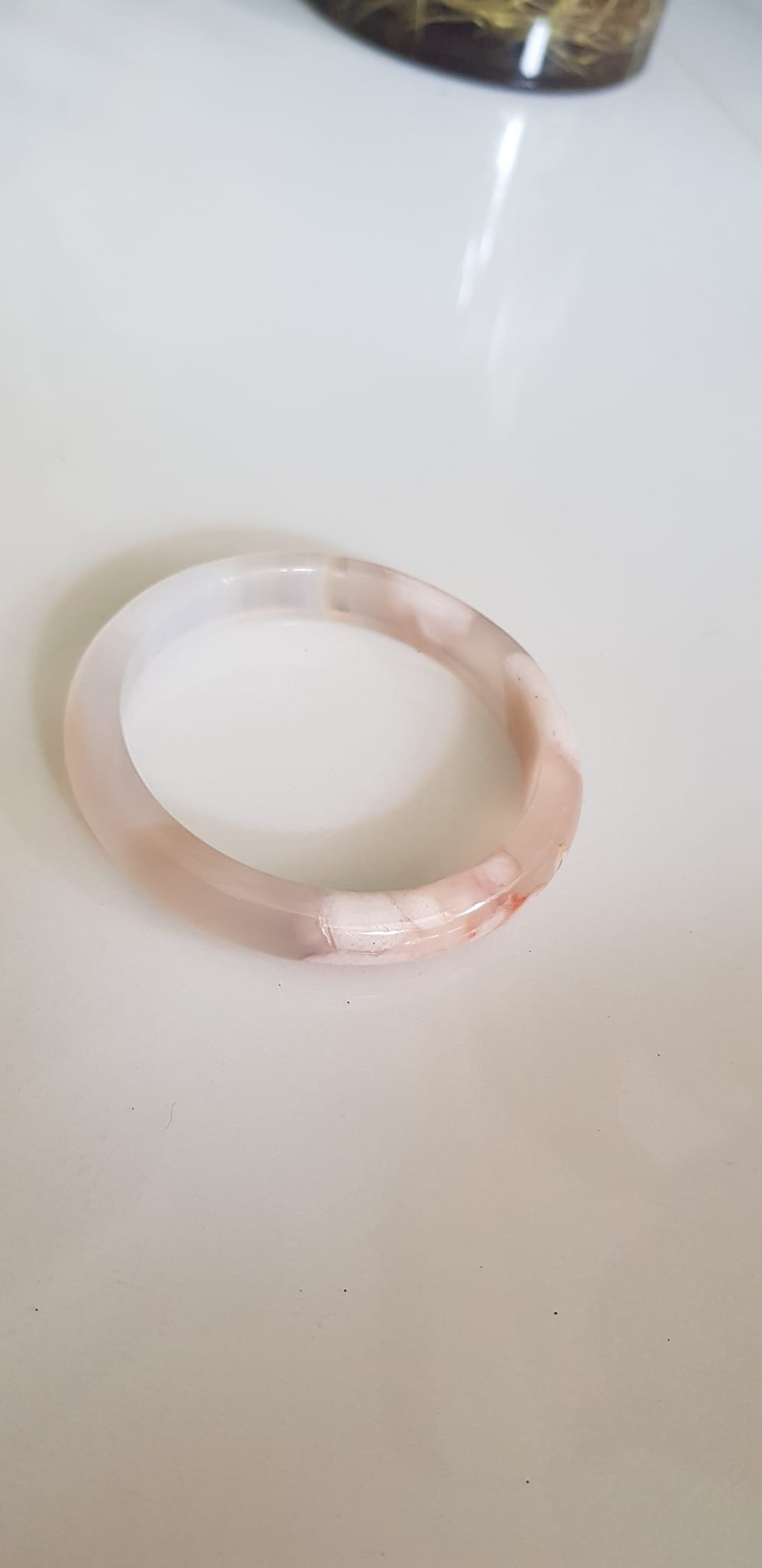 Vòng tay Nữ Bản Hẹ Mới Đá Mã Não Trắng Tuyết rau câu trong bóng quá đẹp luôn ạ Vòng Ni 53mm x Cao 10mm x dầy 6,5mm Nữ mệnh Kim mệnh Thủy Cân nặng 52kg - 55kg đeo xinh tay đẹp lắm ạ