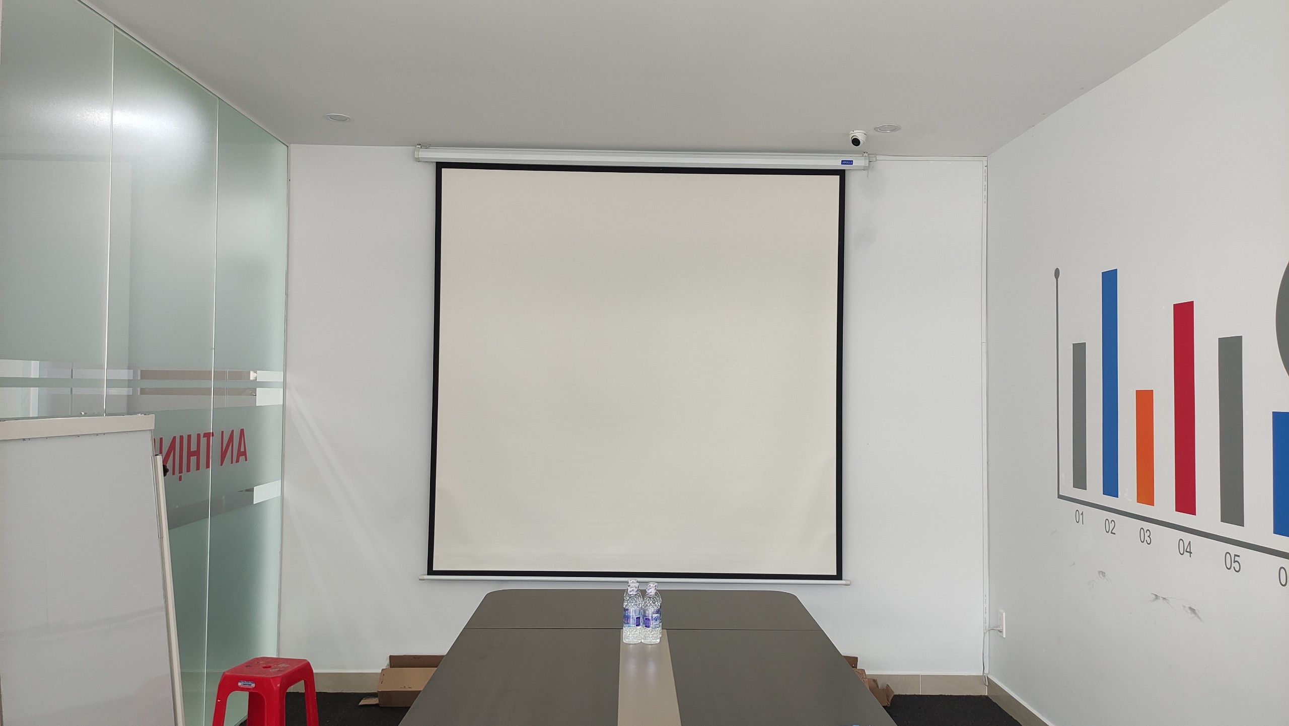 Màn chiếu điện sử dụng remote Apollo chính hãng 85 inch, 100 inch, 120 inch và 135 inch - Bảo hành 12 tháng - Hàng nhập khẩu