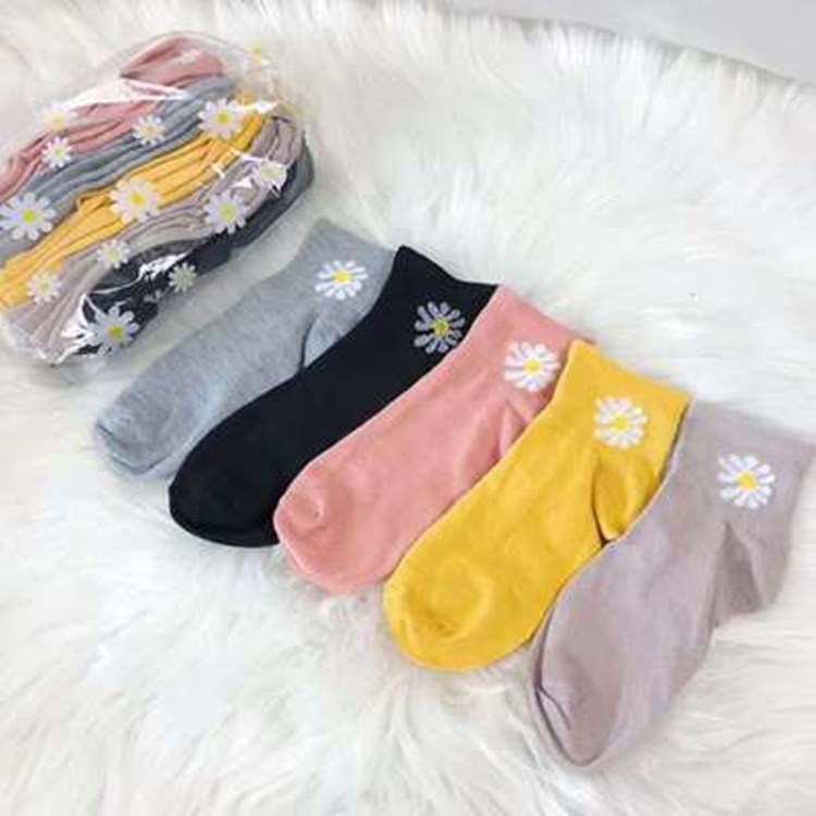 Combo 10 đôi tất hoa cúc , gấu nữ ,cổ ngắn nhiều màu dễ thương vải cotton , khử mùi , kháng khuẩn kèm túi dây rút xinh xắn cute cho phái nữ