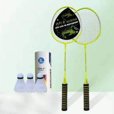 Bộ 2  cây vợt cầu lông hợp kim nhôm , kèm túi đựng , tặng 3 quả cầu ,tay cầm được làm bằng gỗ  chắc tay  ,lót ngoài đệm mút giúp cầm nắm vợt được chắc chắn , dễ dàng