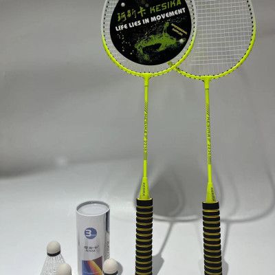 Bộ 2  cây vợt cầu lông hợp kim nhôm , kèm túi đựng , tặng 3 quả cầu ,tay cầm được làm bằng gỗ  chắc tay  ,lót ngoài đệm mút giúp cầm nắm vợt được chắc chắn , dễ dàng