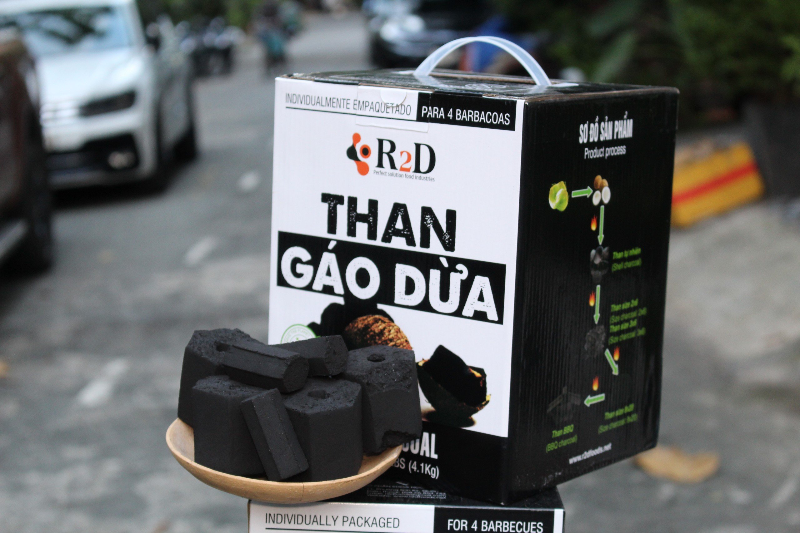 Than gáo dừa không khói chính hãng R2D hộp 4 KG than nướng BBQ an toàn cho sức khoẻ gia đình bạn