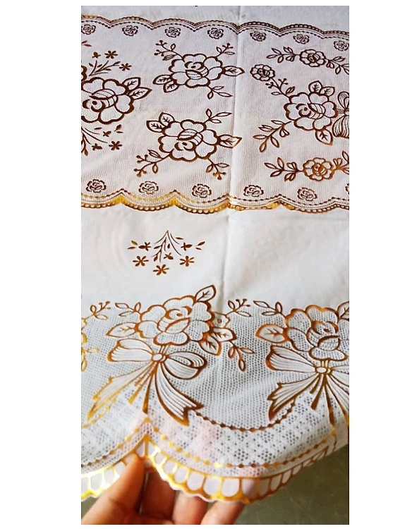Khăn Trải Bàn PAULEE WLG 751 (150 x 228 cm) hoa văn phủ nhũ vàng, không thấm nước