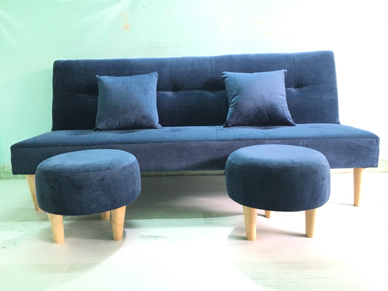 Ghế sofa giường, sofa bed phòng khách xanh dương đậm nhung và 2 đôn tròn G2D